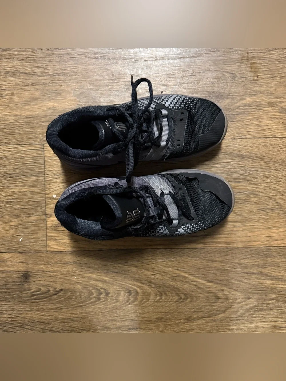 Nike Kyrie Mid Basketball Shoes - Black and Gray Size 4Y